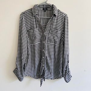 Jones New York v-neckline shirt